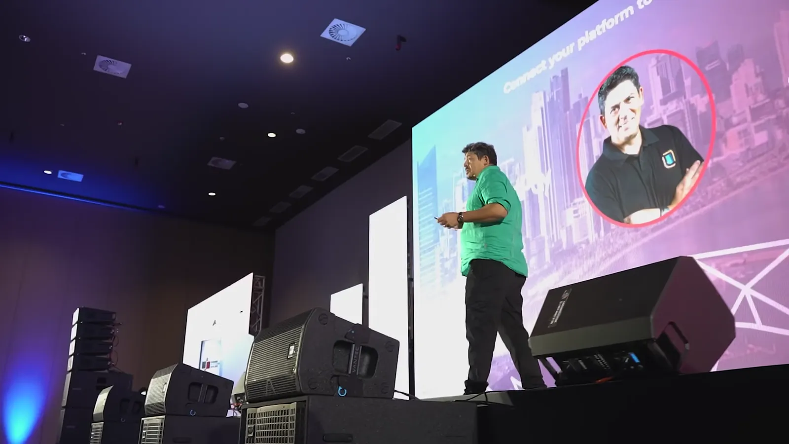 Ponente en el escenario principal de Panamá Blockchain Week